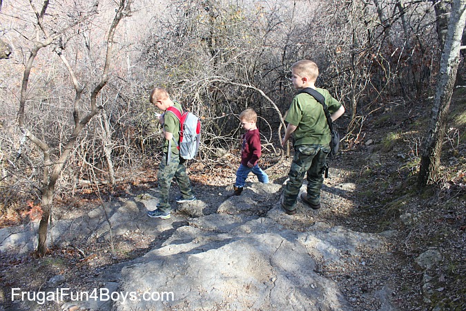 Exploring nature with kids by observing and sketching