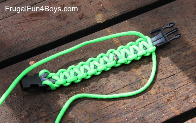 How to make a parachute cord bracelet