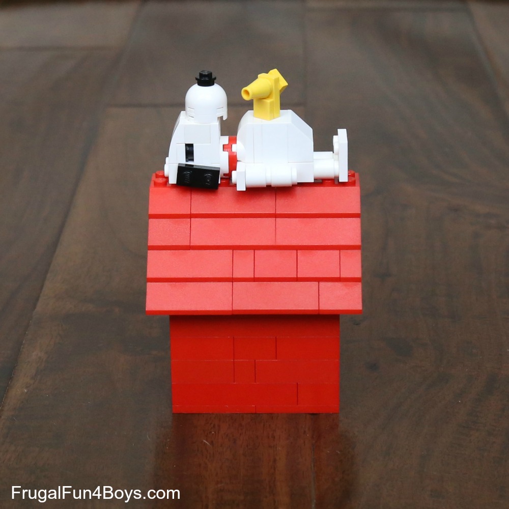 Snoopy and His Doghouse LEGO Instructions