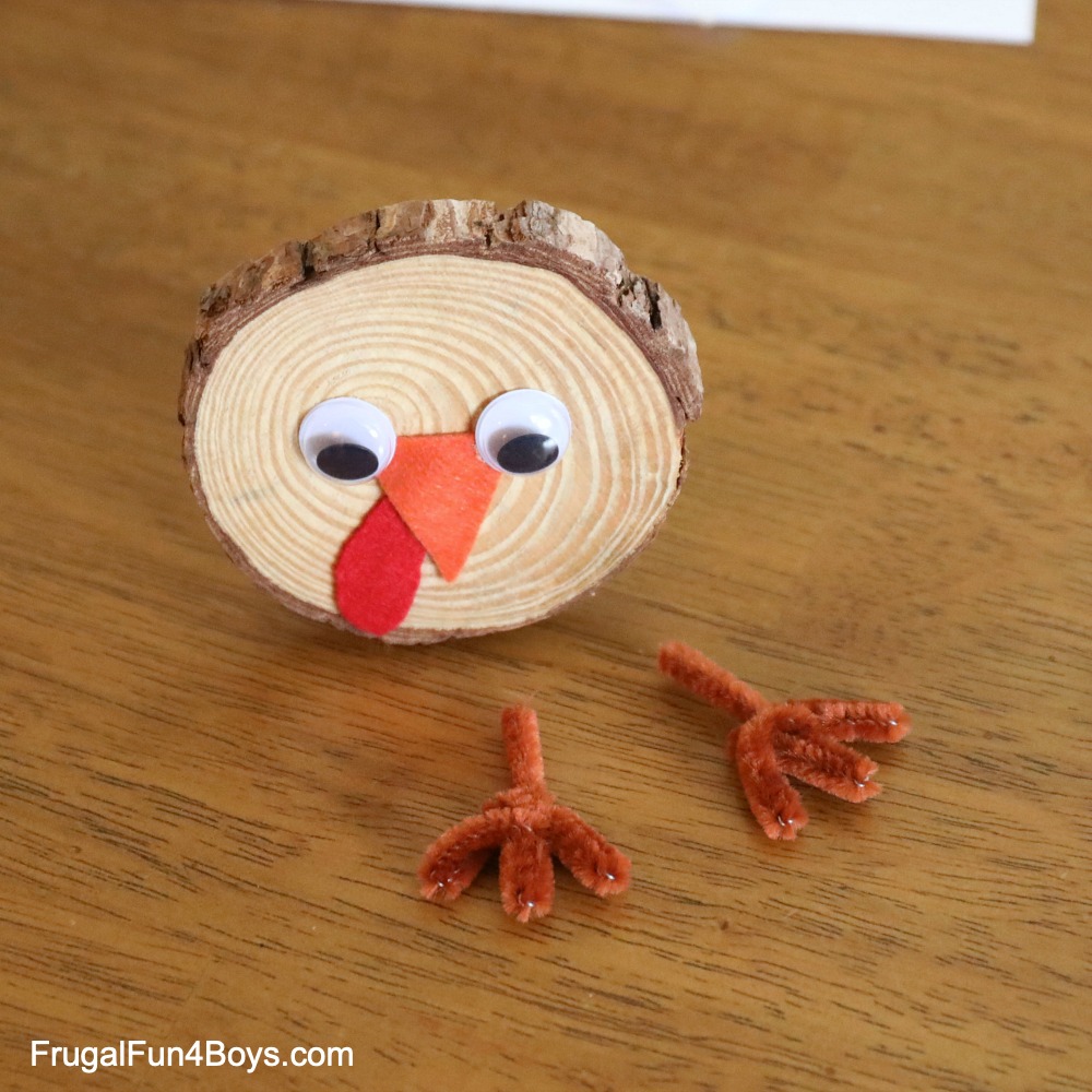 Wood Slice Turkeys Thanksgiving Craft