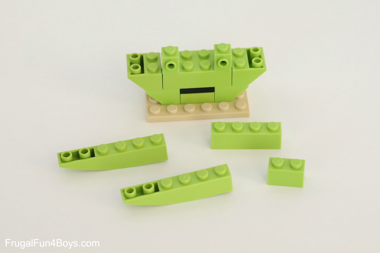 New Lego Green Plate 2 x 4 with curved sides Lot of 10 