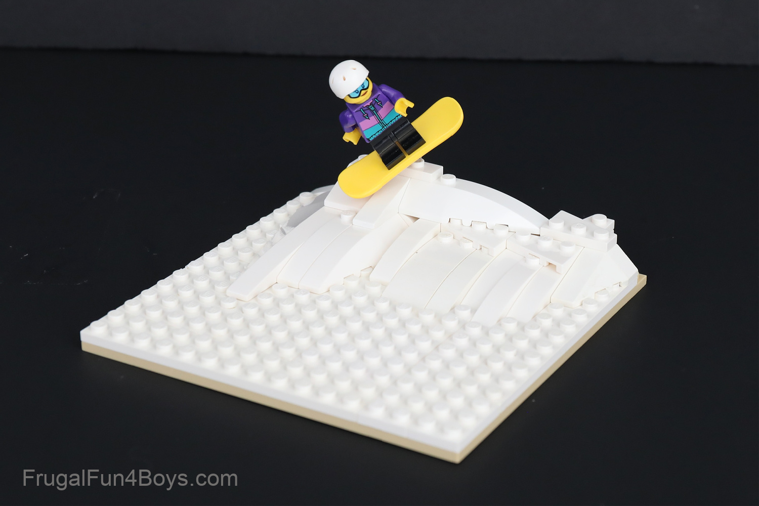 LEGO Lot of White Minifigure Ski Foot Accessory Pieces