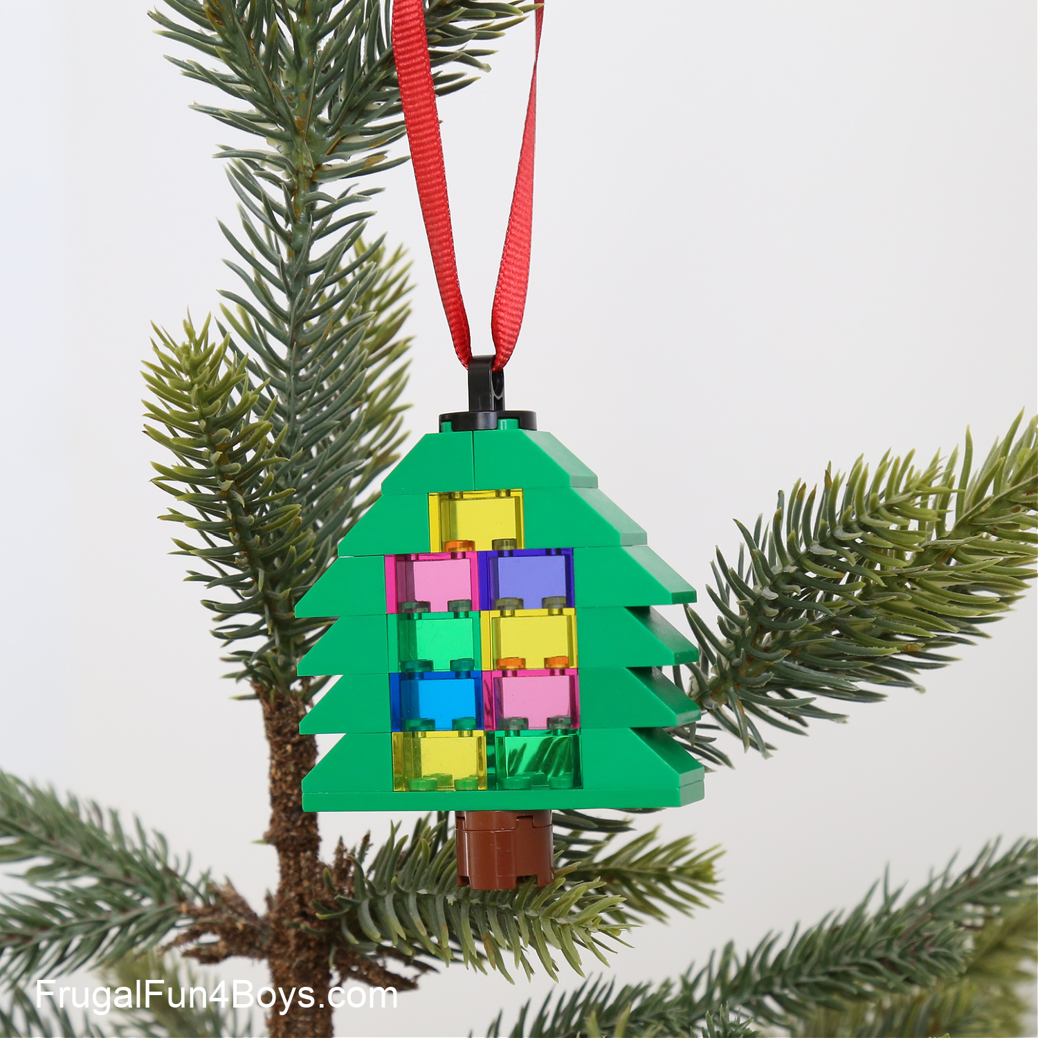 Build LEGO Christmas ornaments